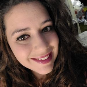 Meet your Posher, Caitlin